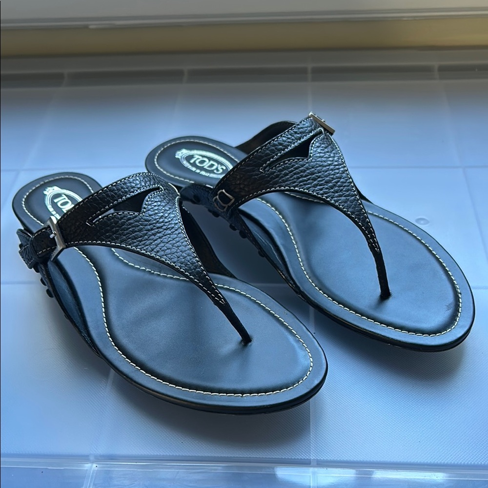 Women’s Tod's Black Flip-Flop Sandals with Contoured Footbed